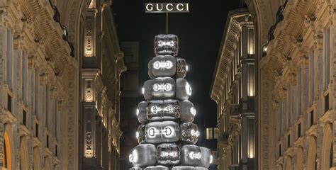 gucci albero costo|Unveiling the House’s holiday tree in Milan’s historic Galleria .